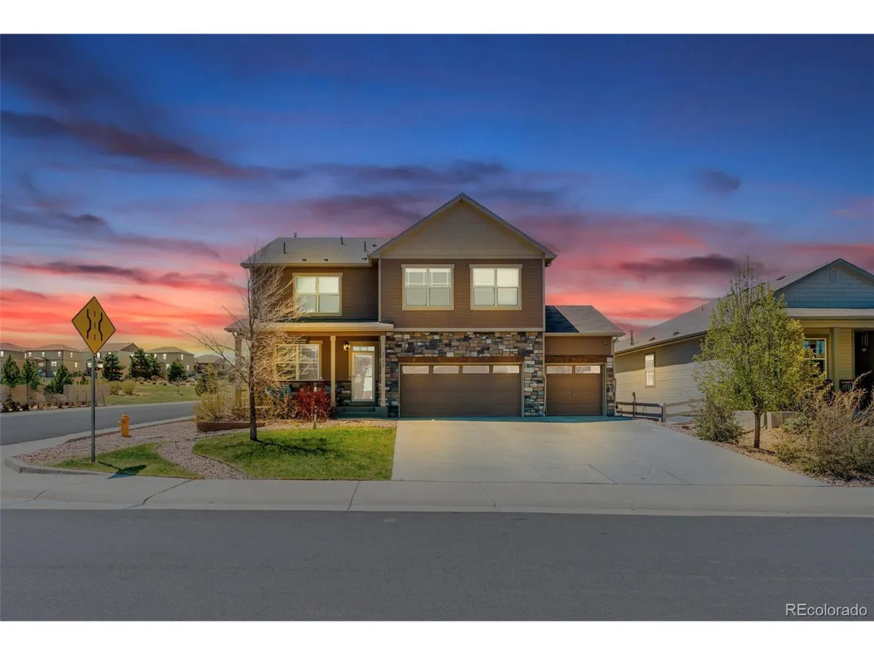 Denver Real Estate | View Shadow Creek Dr | 5 Beds, 2 Baths