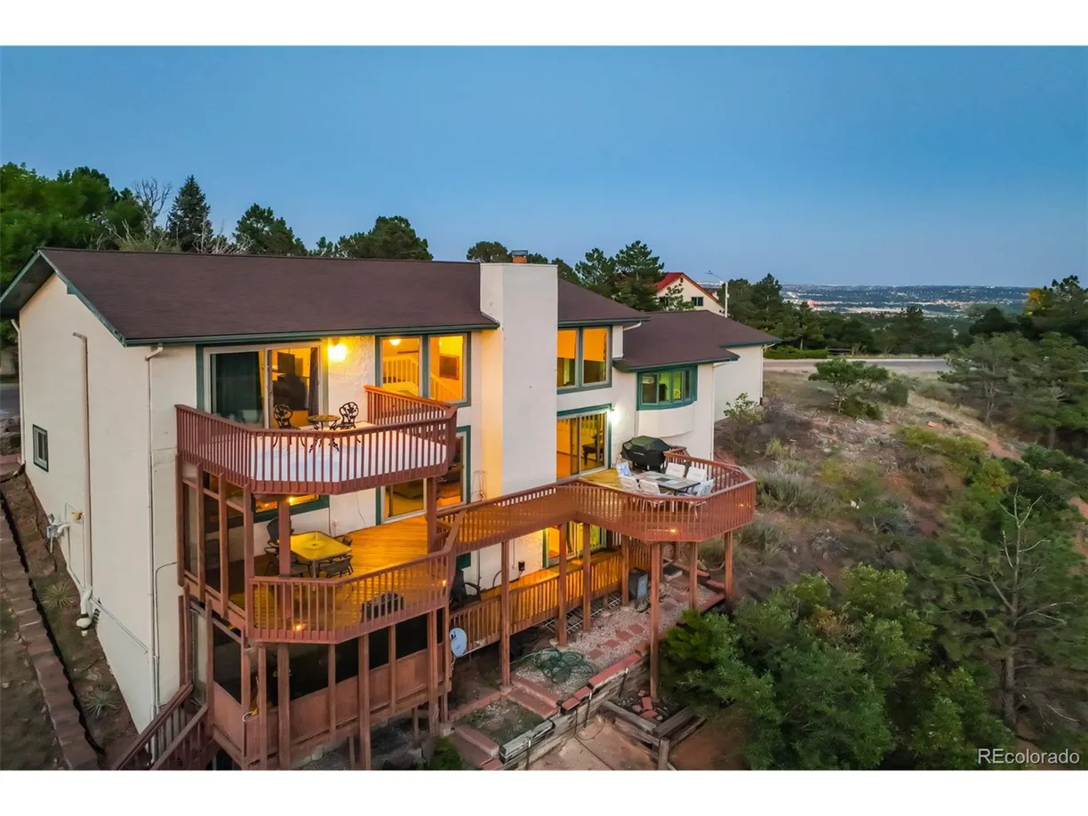 Denver Real Estate | View Oak Hills Dr | 5 Beds, 3 Baths