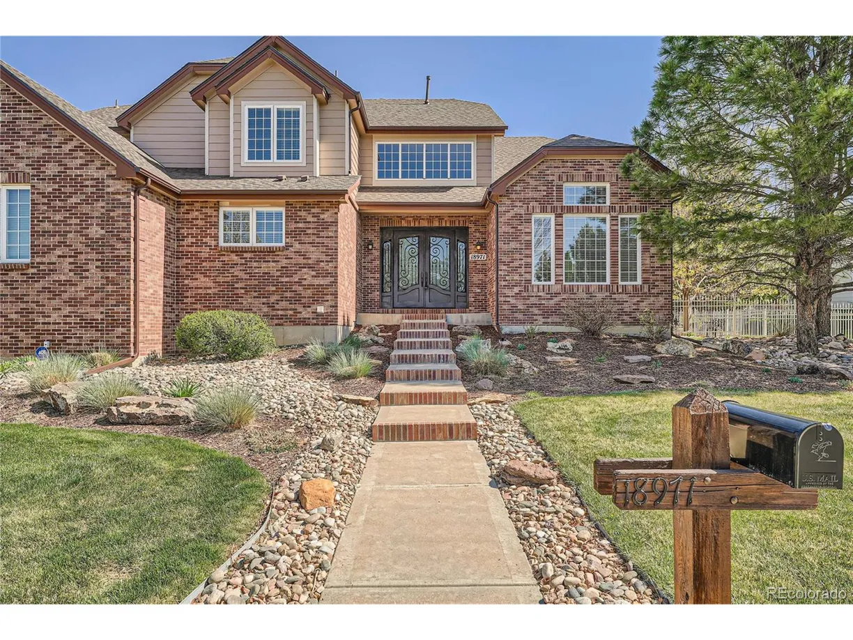 Denver Real Estate | View Pinewood Dr | 5 Beds, 5 Baths