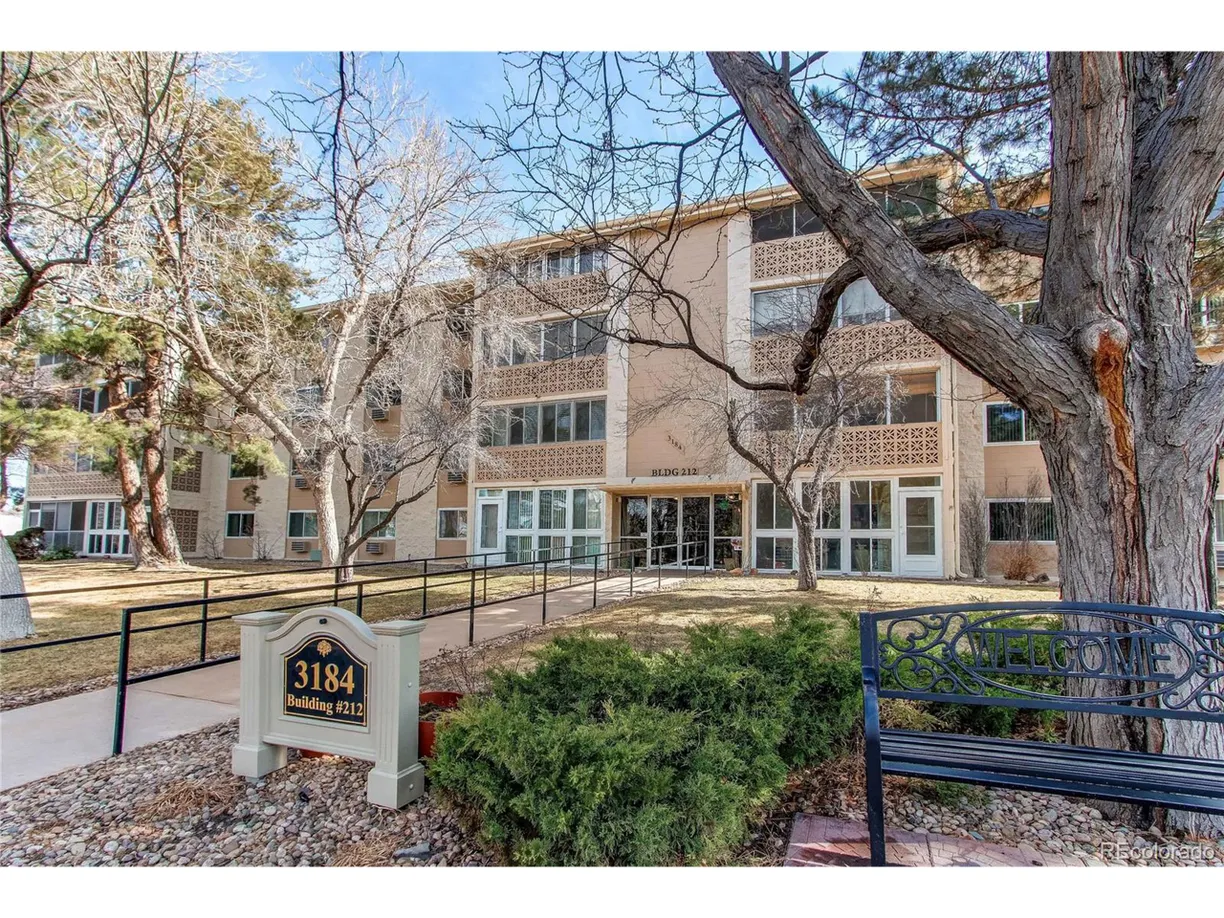 Denver Real Estate | View Heather Gardens Way, 107 | 2 Beds, 2 Baths