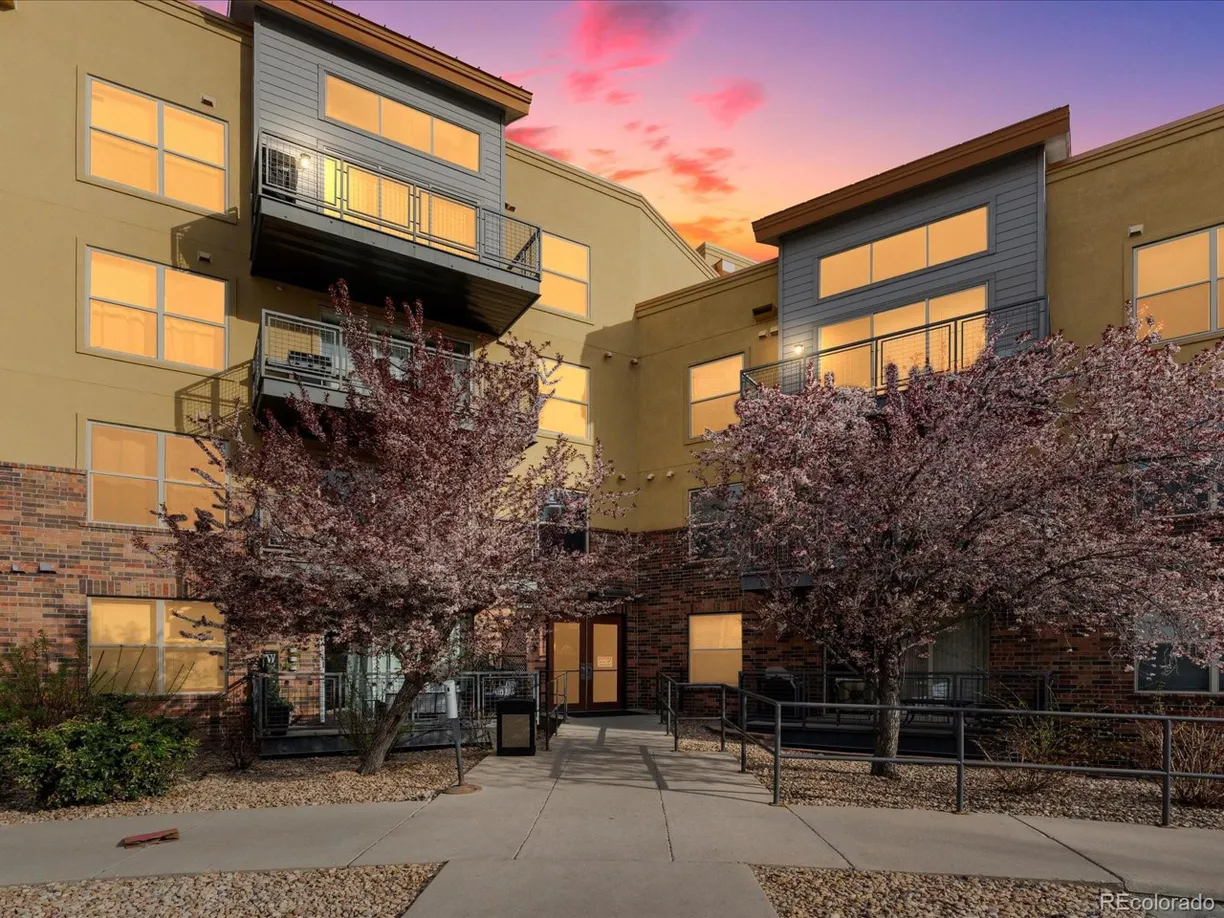 Denver Real Estate | View Panorama Cir, D320 | 2 Beds, 2 Baths