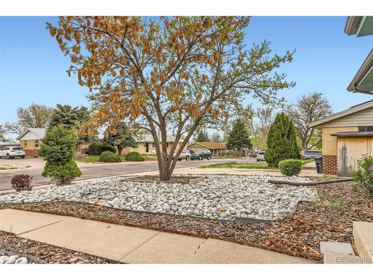 Denver Real Estate | View Essex Dr | Listing