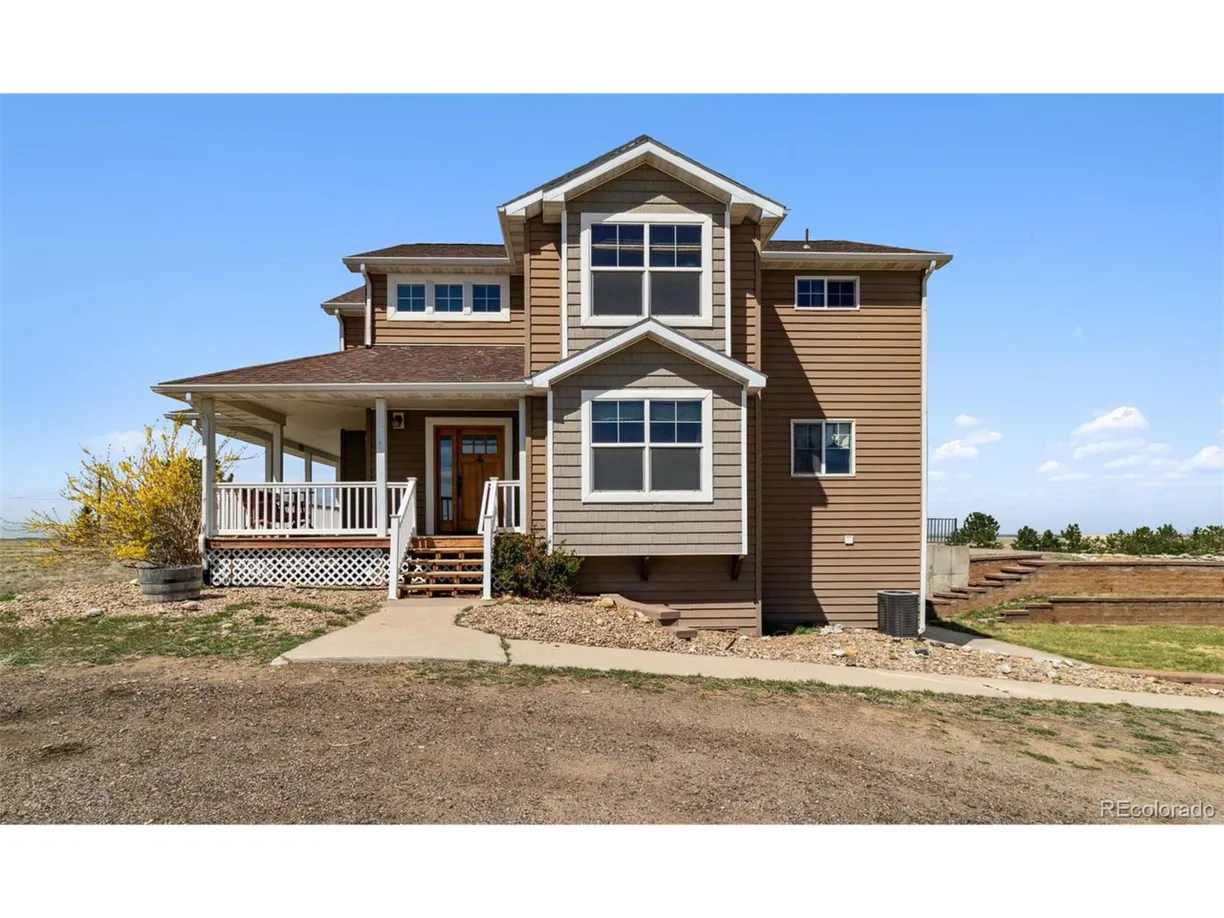 Denver Real Estate | View County Road 125 | 5 Beds, 3 Baths