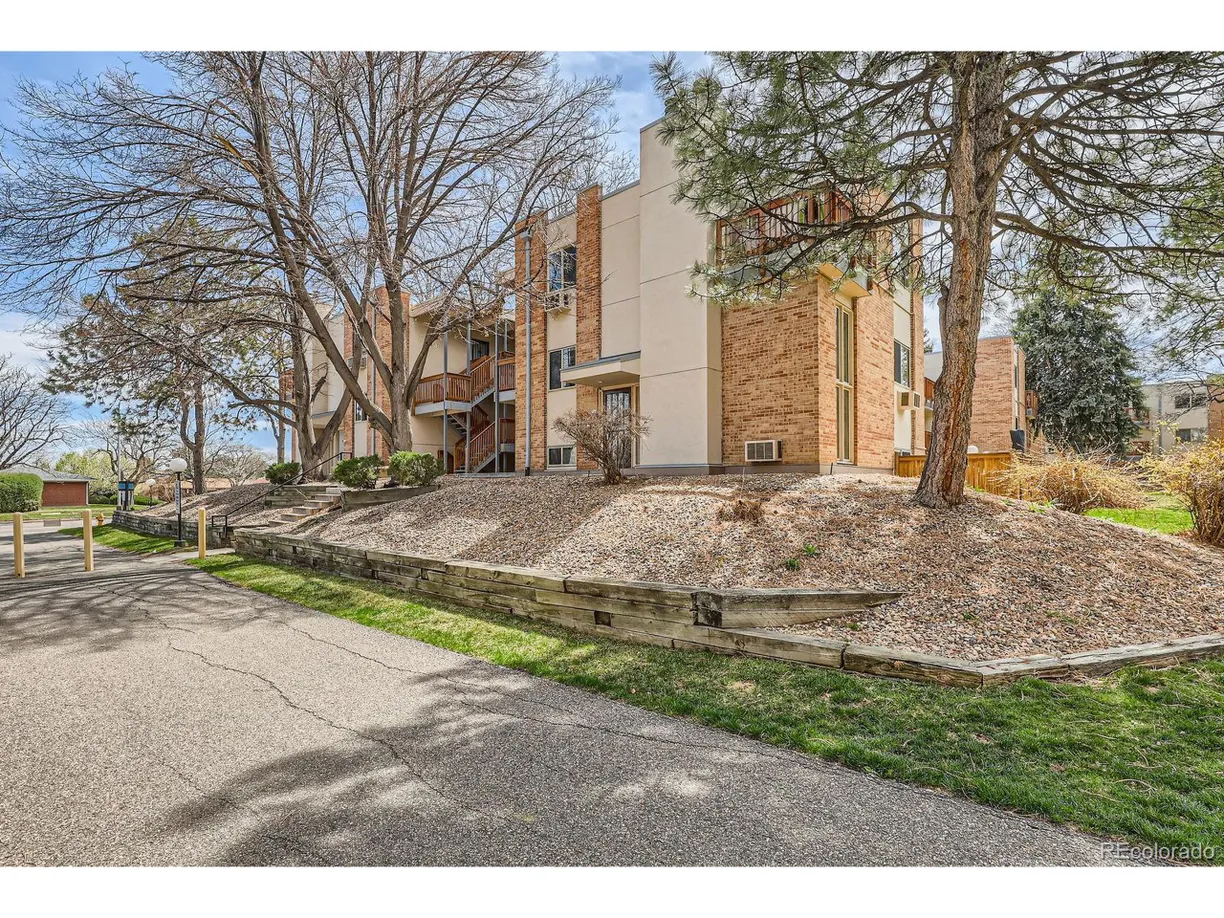 Denver Real Estate | View Monaco Pkwy, 2-207 | 1 Bed, 1 Bath