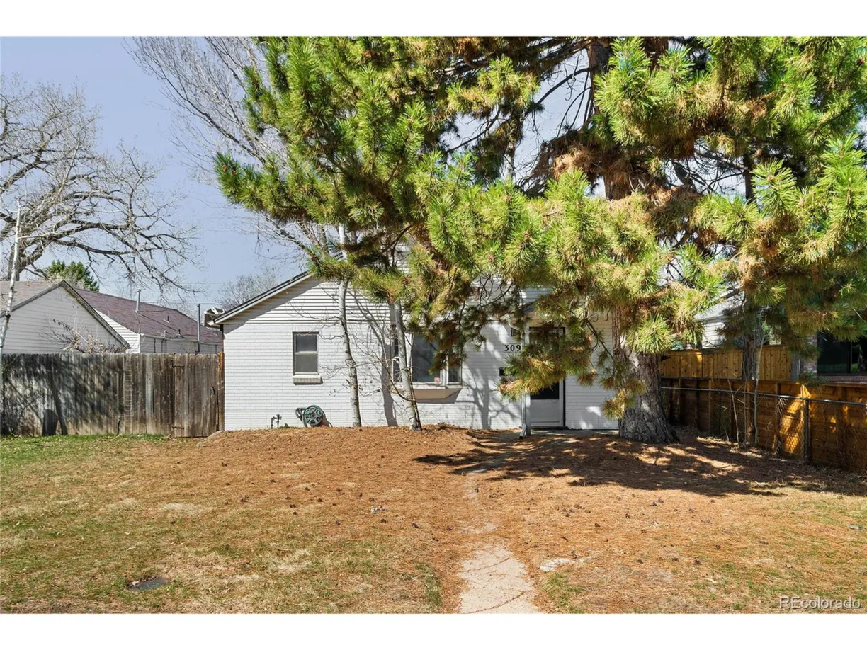 Denver Real Estate | View Hudson St | 2 Beds, 1 Bath