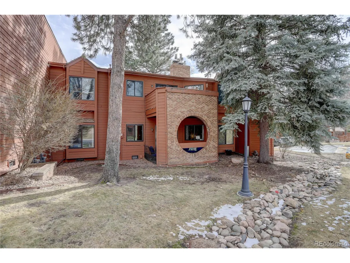 Denver Real Estate | View Daybreak Cir | 2 Beds, 2 Baths