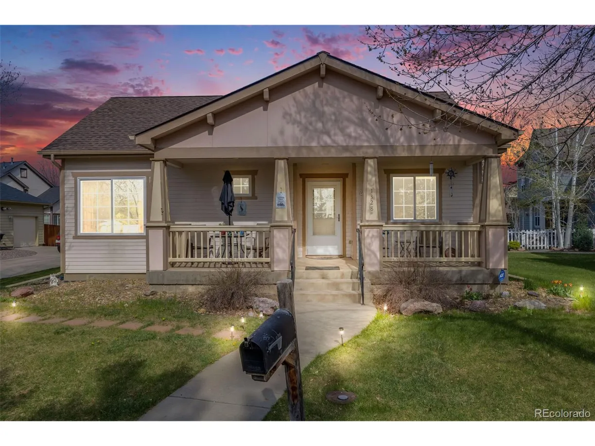 Denver Real Estate | View Carriage Dr | 3 Beds, 1 Bath