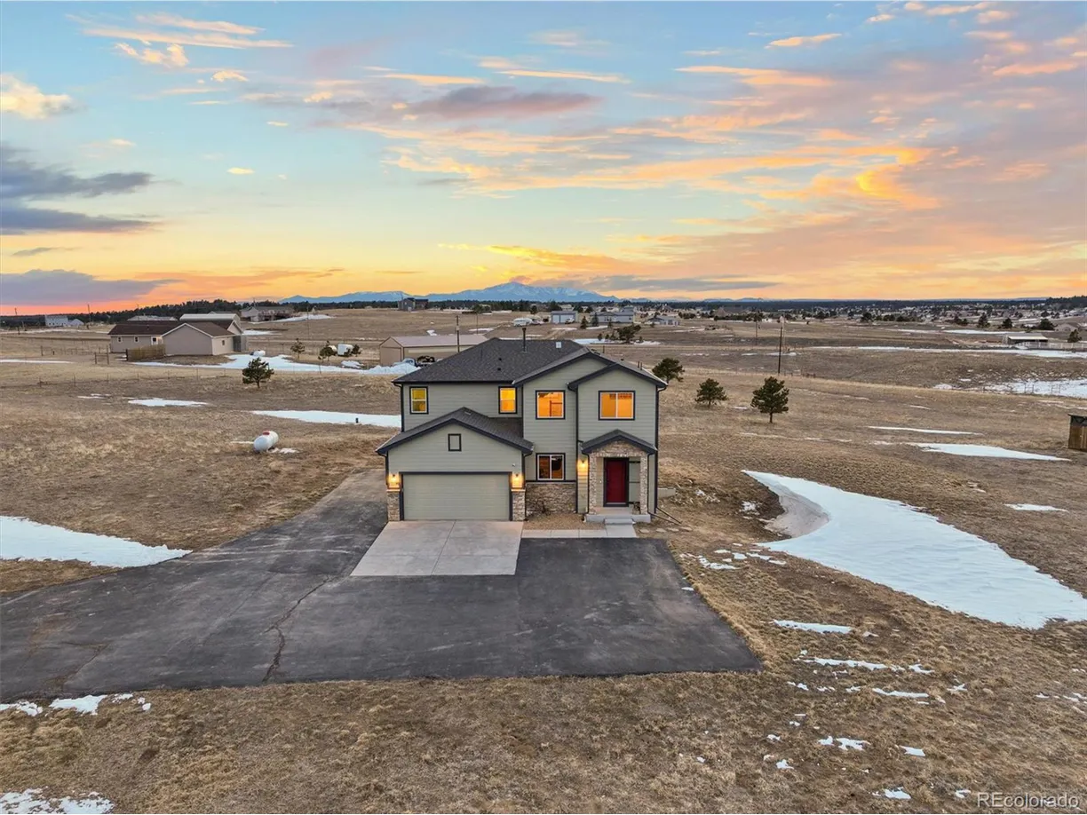 Denver Real Estate | View Woodlake Rd | 4 Beds, 3 Baths
