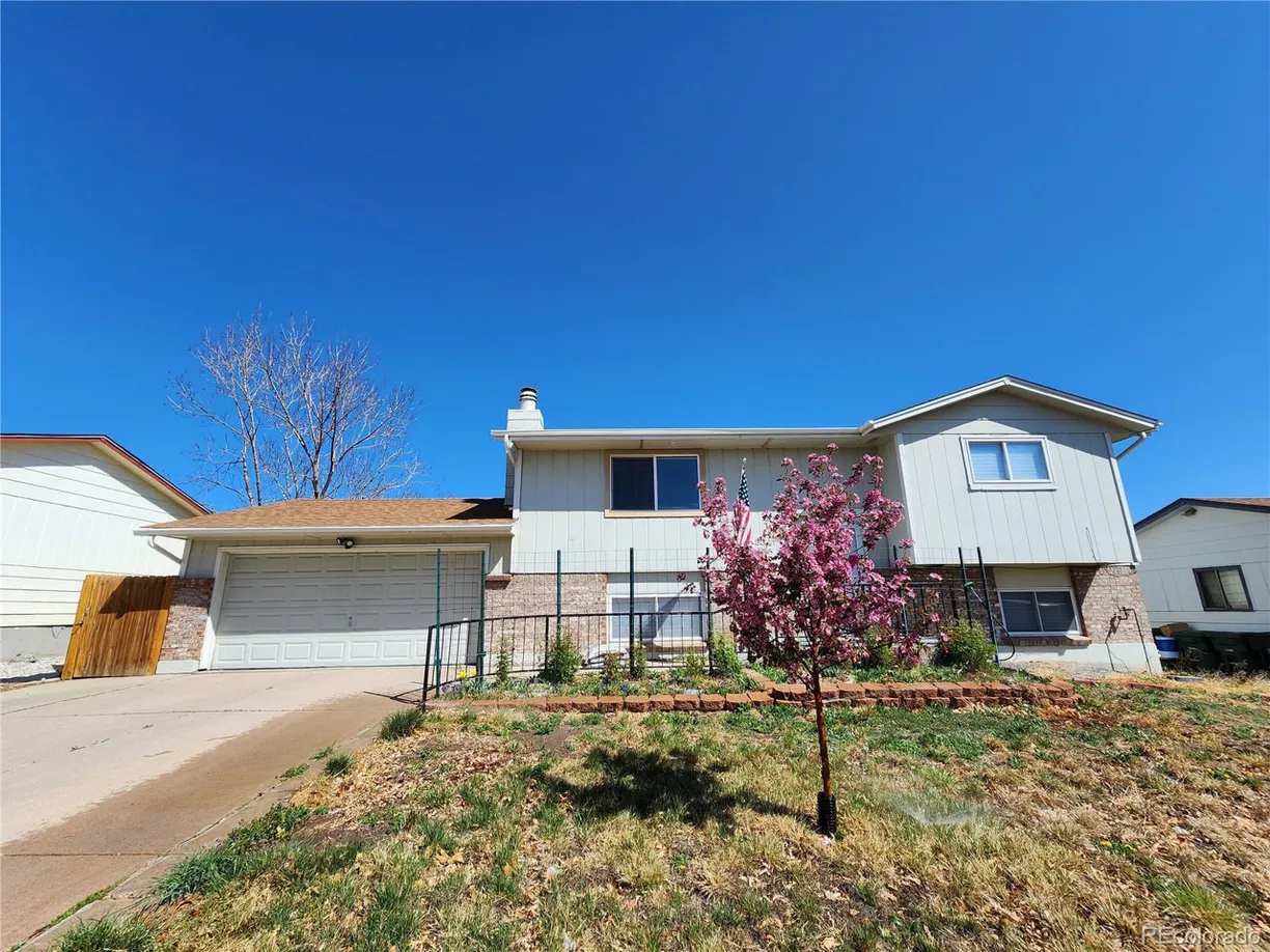 Denver Real Estate | View  | 5 Beds, 2 Baths