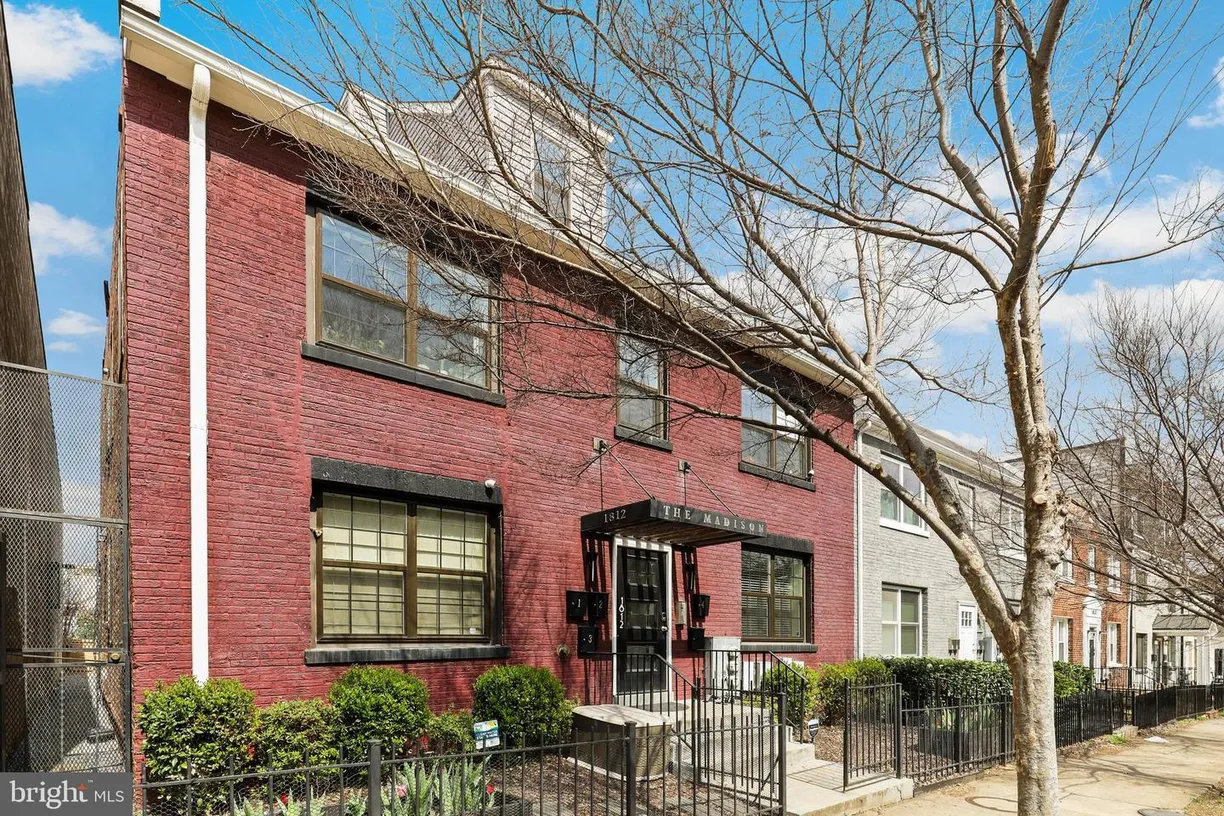 Washington Metro Area Real Estate | View 1812 D St Ne, 1 | 2 Beds, 2 Baths