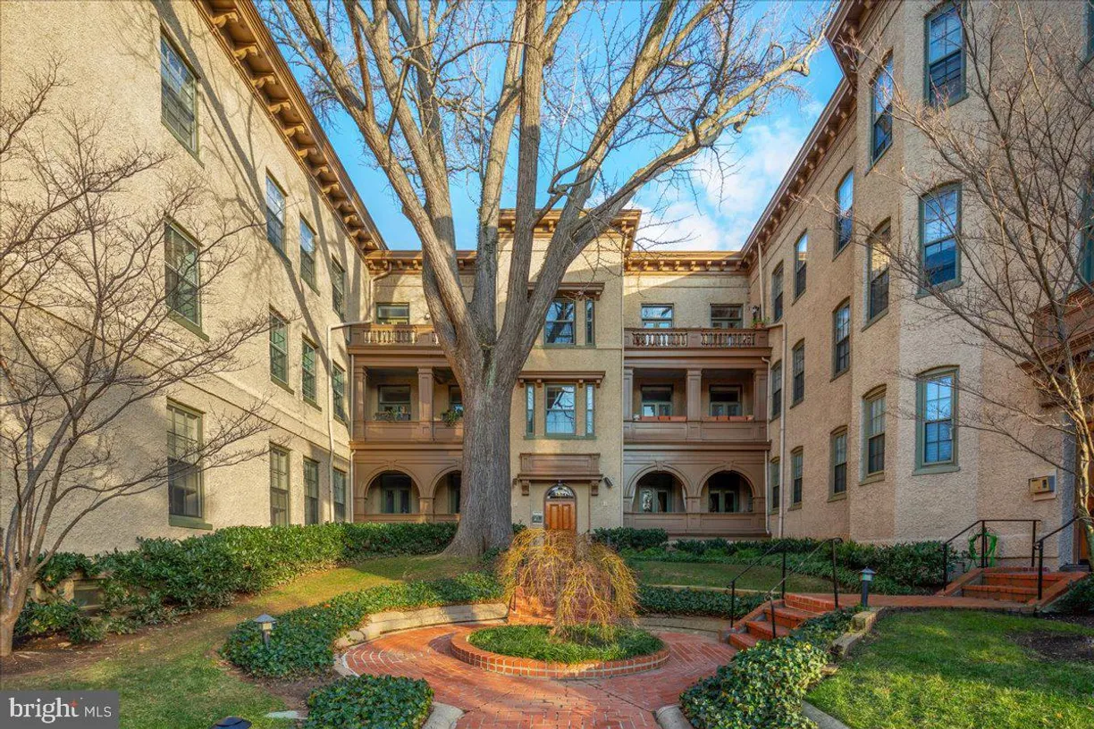 Washington Metro Area Real Estate | View 1527 30th St Nw, b21 | 3 Beds, 2 Baths