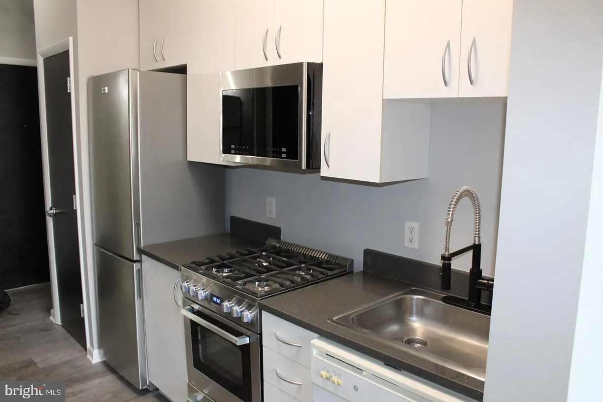 Washington Metro Area Real Estate | View 1300 N St Nw, 413 | 1 Bed, 1 Bath