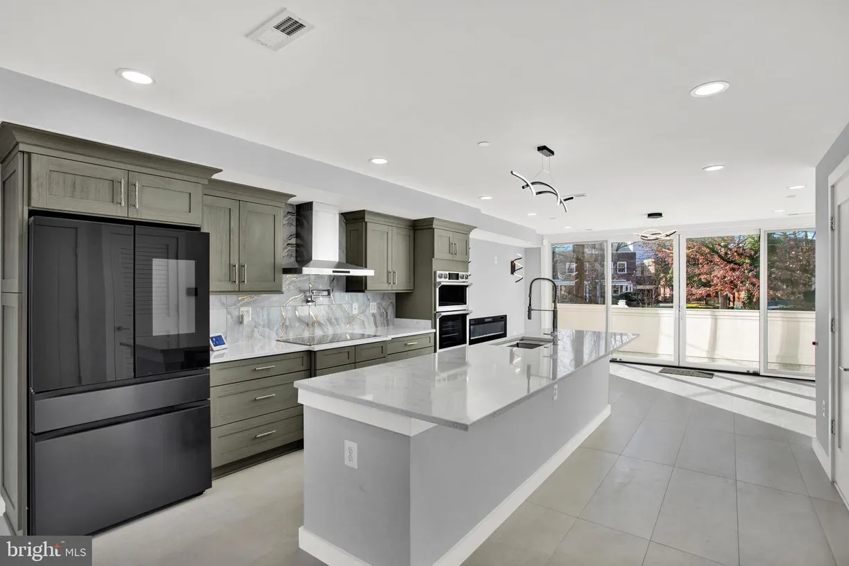 Washington Metro Area Real Estate | View 424 Missouri Ave Nw, 3 | 3 Beds, 2 Baths