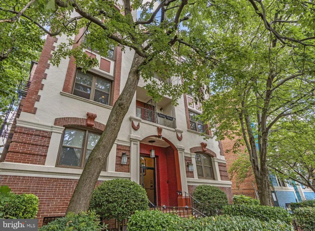 Washington Metro Area Real Estate | View 1495 Newton St Nw, 303 | 2 Beds, 1 Bath