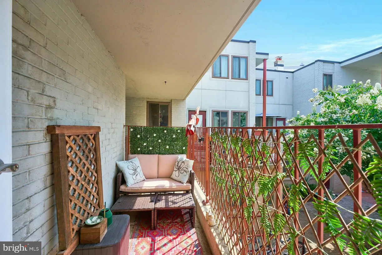 Washington Metro Area Real Estate | View 1225 Fairmont St Nw, 202 | Listing