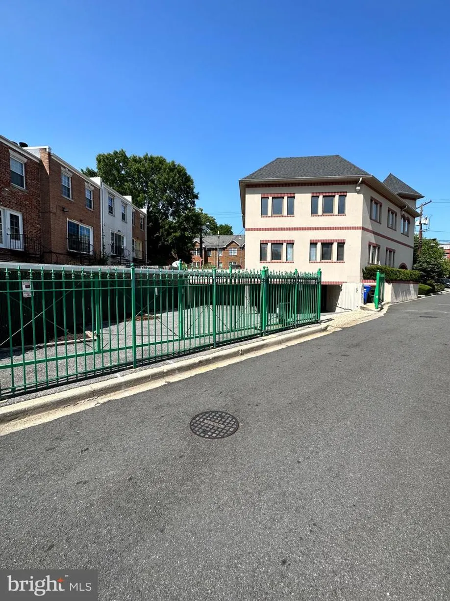 Washington Metro Area Real Estate | View 4434 Macarthur Blvd Nw, 202 | Listing