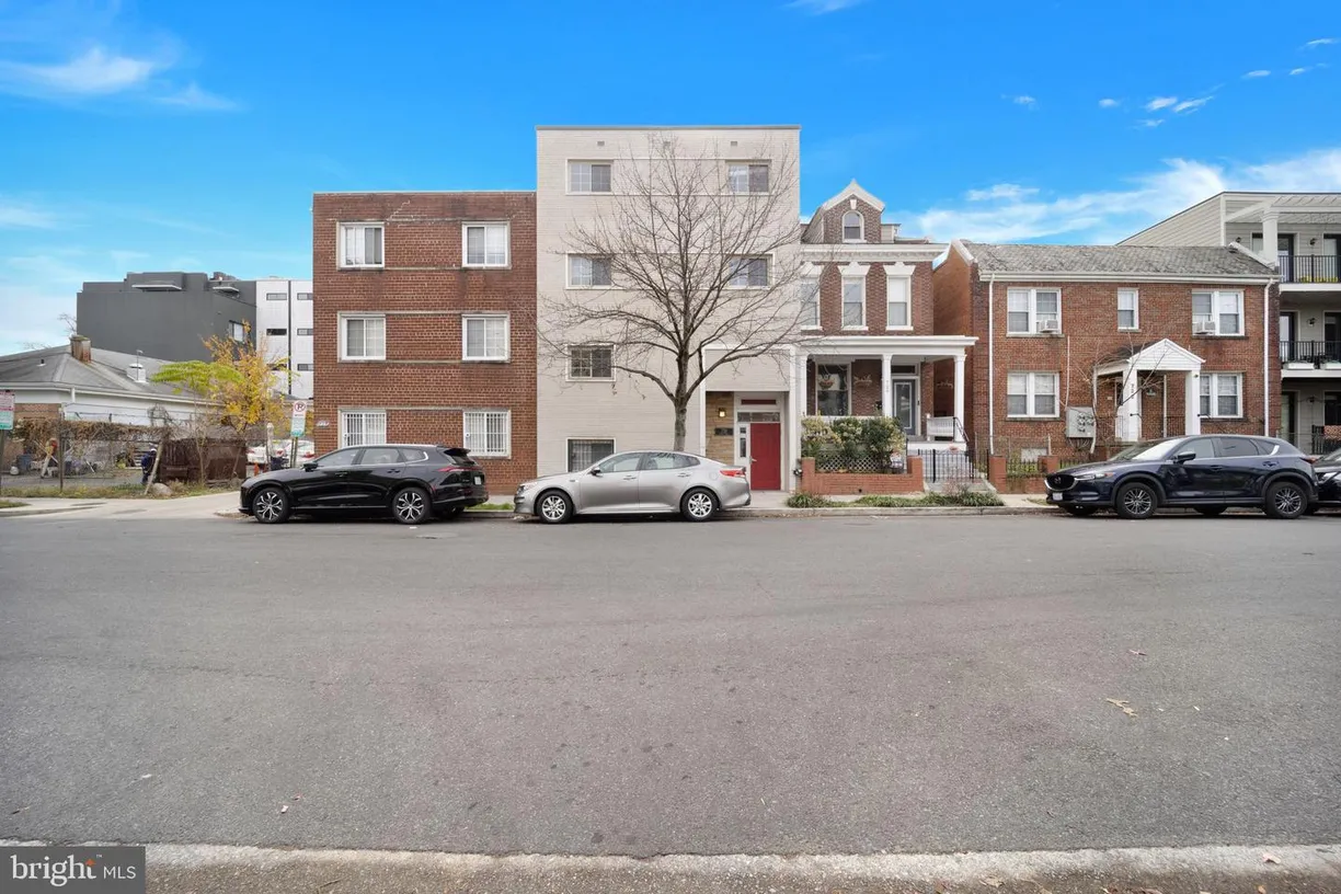 Washington Metro Area Real Estate | View 718 Park Rd Nw, 7 | 2 Beds, 1 Bath
