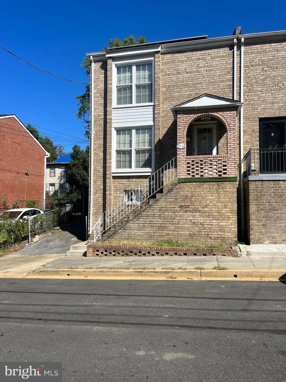 Washington Metro Area Real Estate | View 2232 Ridge Pl Se | 3 Beds