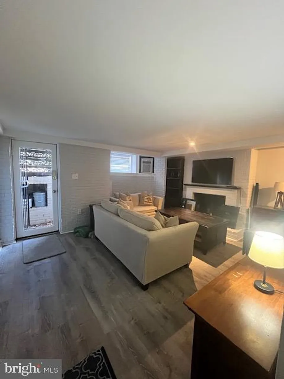 Washington Metro Area Real Estate | View 547 4th St Se, lower Level | Listing