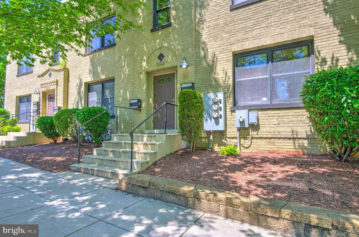 Washington Metro Area Real Estate | View 1302 Childress St Ne, 4 | 2 Beds, 1 Bath
