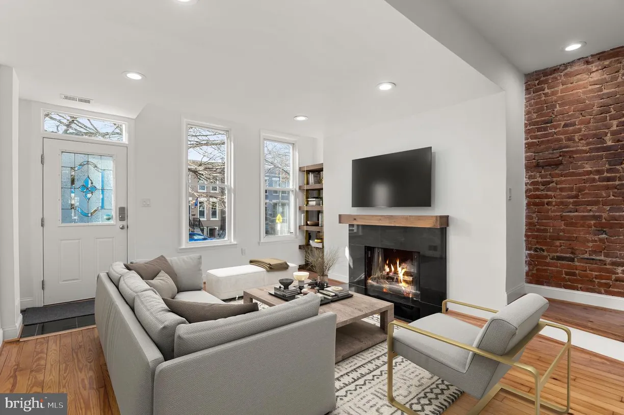 Washington Metro Area Real Estate | View 112 15th St Se | 3 Beds