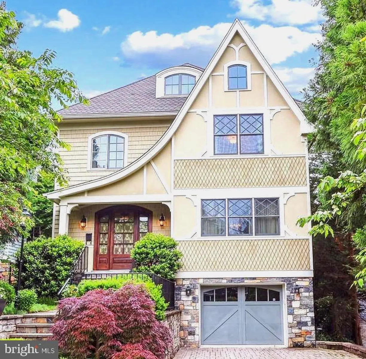 Washington Metro Area Real Estate | View 2213 King Pl Nw | 7 Beds, 6 Baths