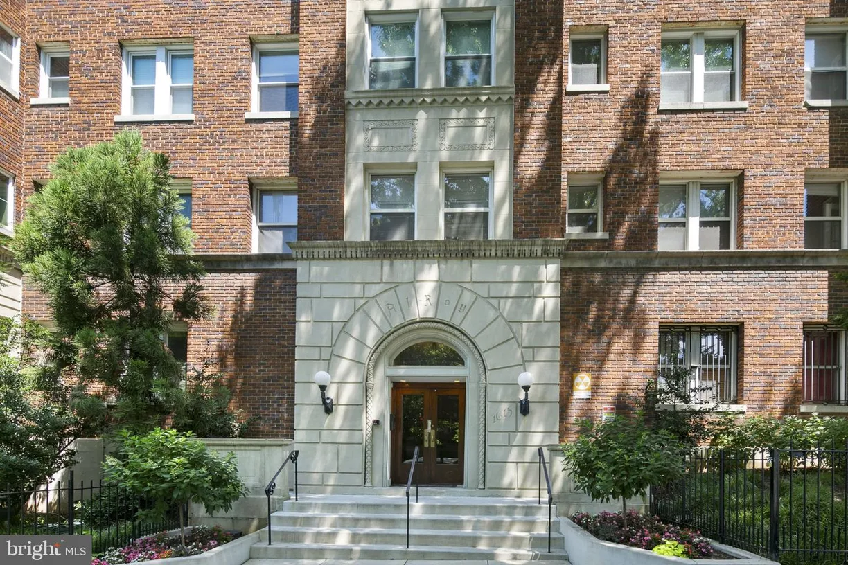 Washington Metro Area Real Estate | View 1615 Kenyon St Nw, 52 | 1 Bed, 1 Bath