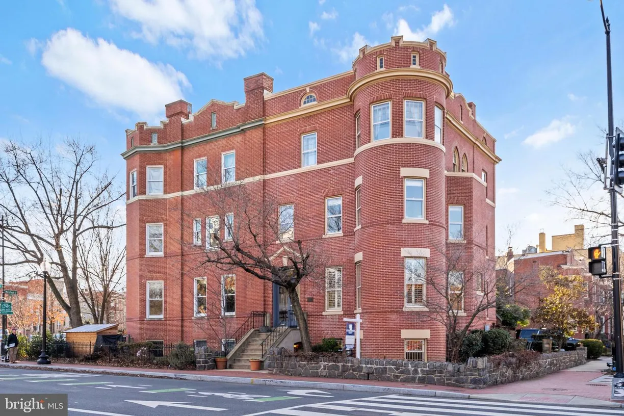 Washington Metro Area Real Estate | View 226 4th St Ne | 8 Beds, 3 Baths