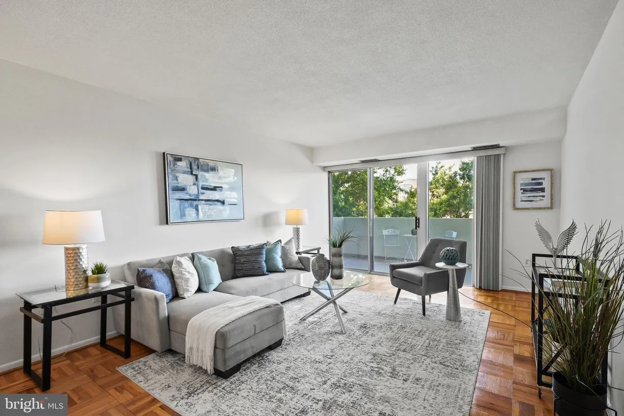 Washington Metro Area Real Estate | View 700 7th St Sw, 525 | 2 Beds, 1 Bath
