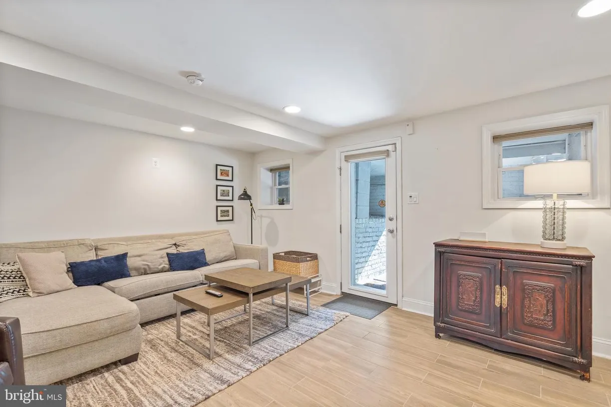 Washington Metro Area Real Estate | View 33 Nw W St Nw, 2 | Listing