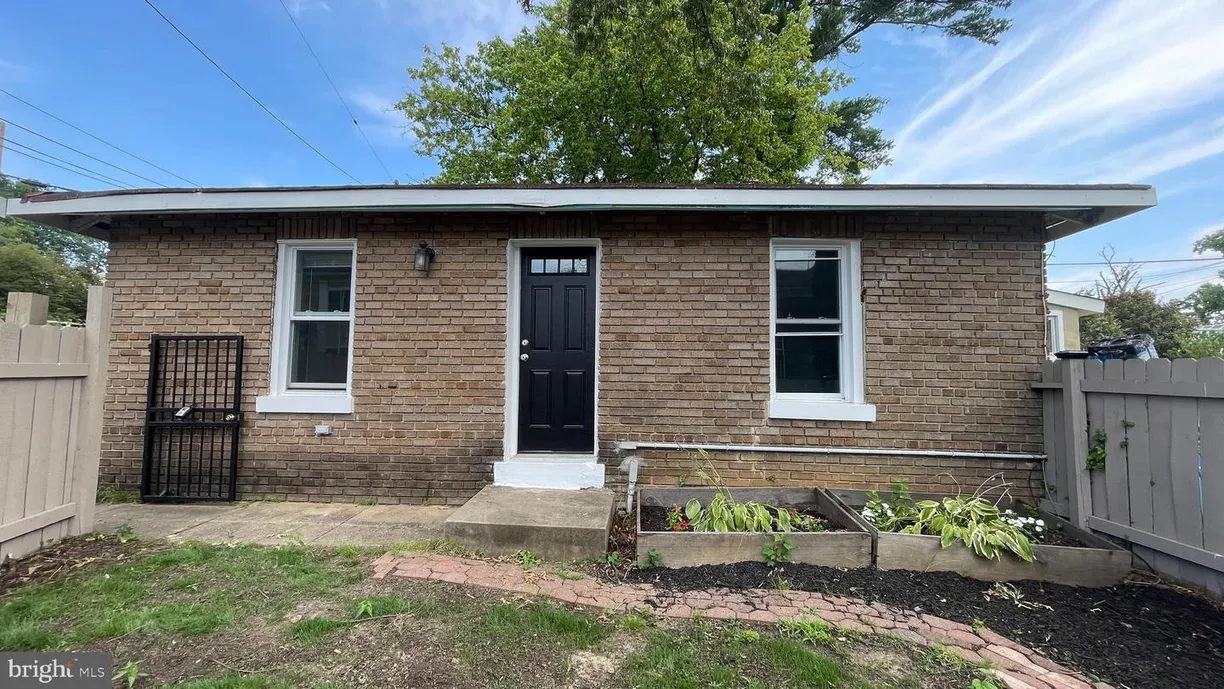 Washington Metro Area Real Estate | View 1415 Hamilton St Nw, carriage House | 1 Bed