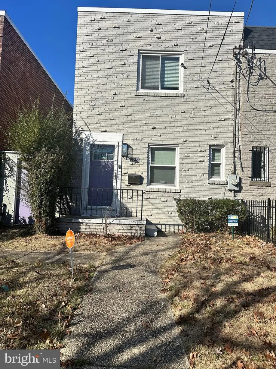 Washington Metro Area Real Estate | View 128 35th St Ne | 2 Beds