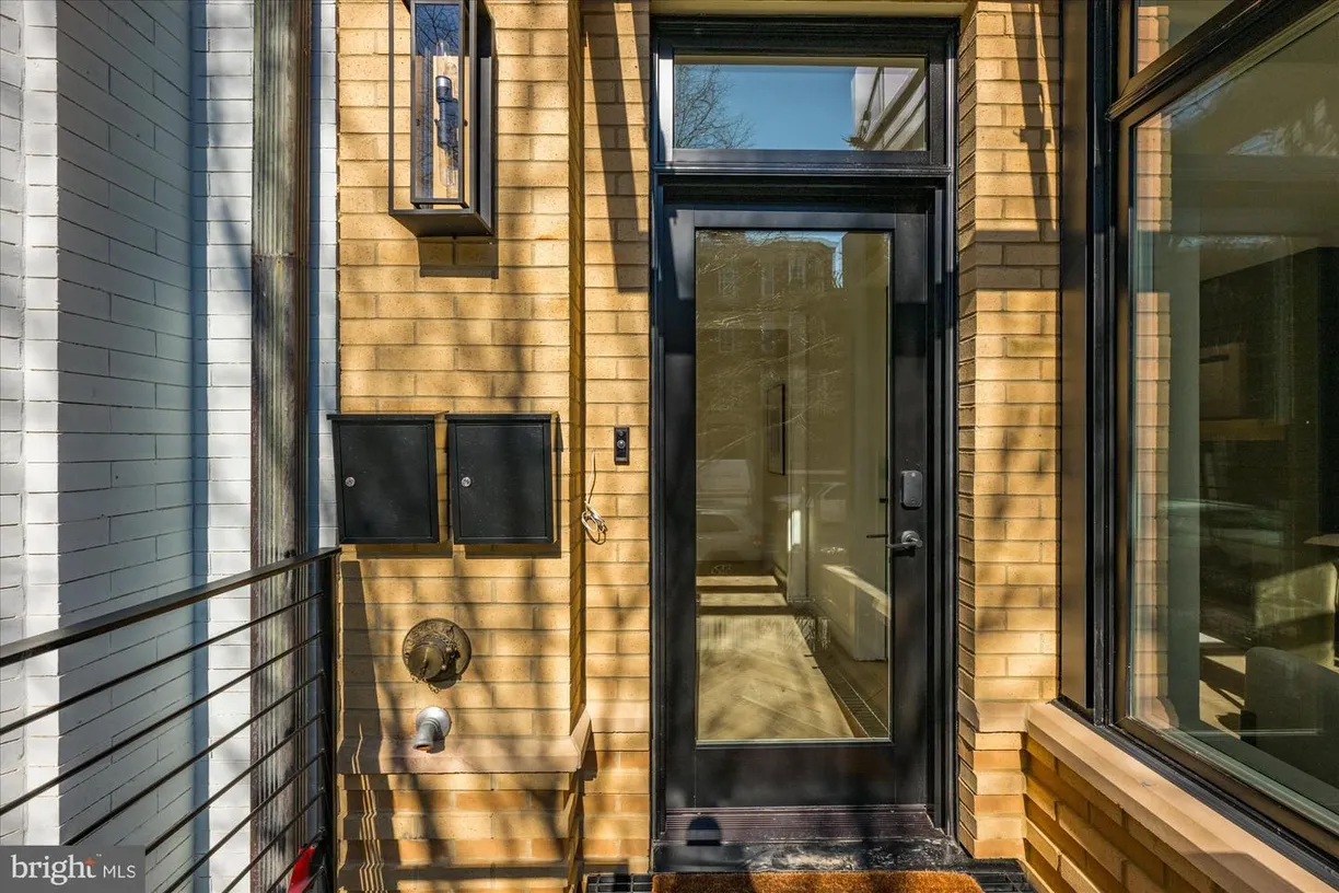 Washington Metro Area Real Estate | View 1319 R St Nw, 2101 | Listing