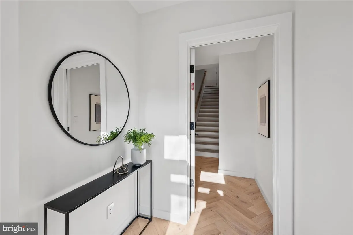 Washington Metro Area Real Estate | View 1319 R St Nw, 2101 | Listing
