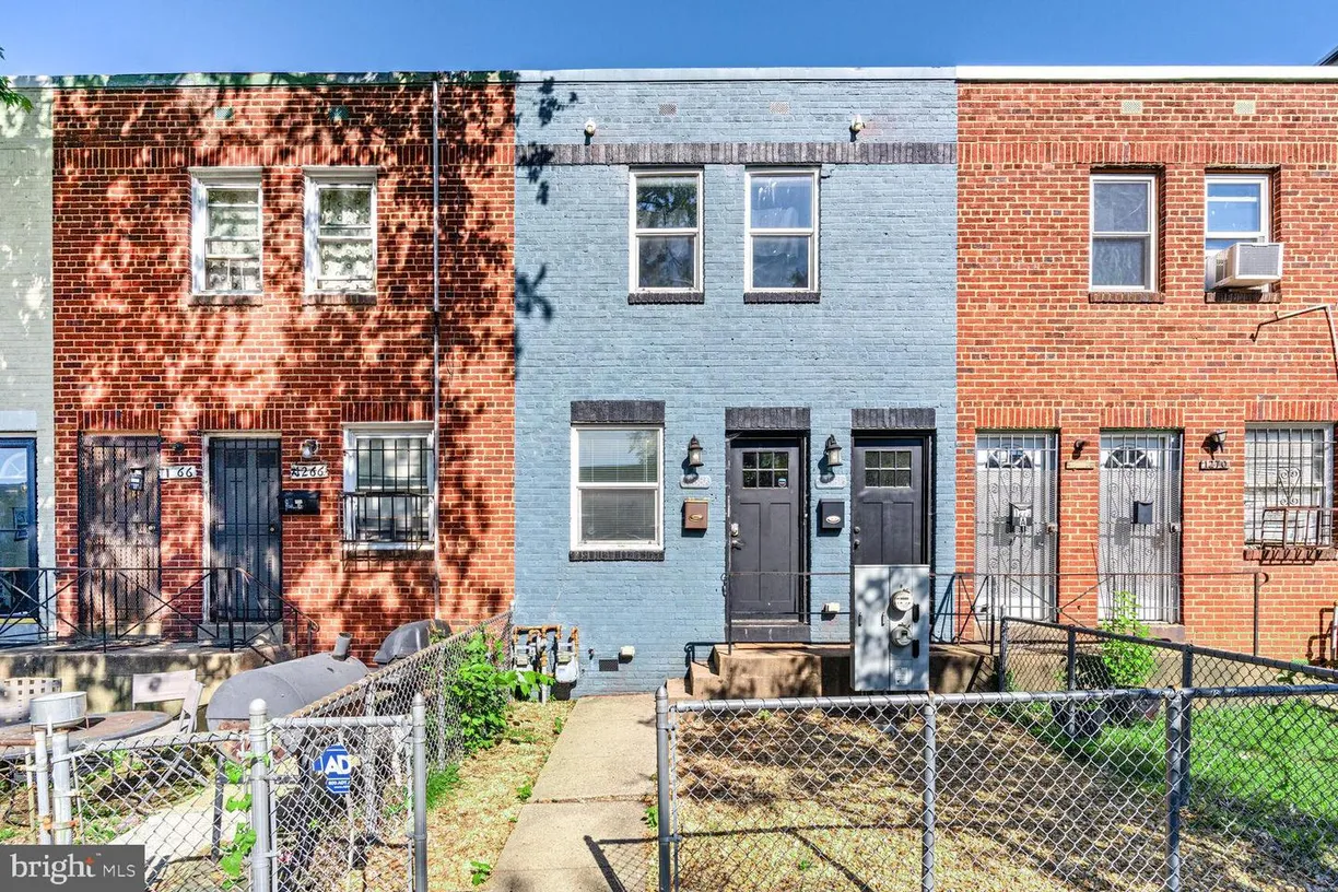 Washington Metro Area Real Estate | View 1268 16th St Ne, a | 2 Beds