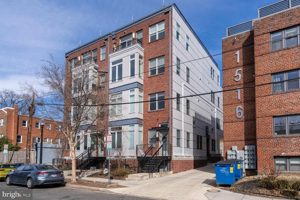 Washington Metro Area Real Estate | View 1514 K St Se, 6 | 3 Beds
