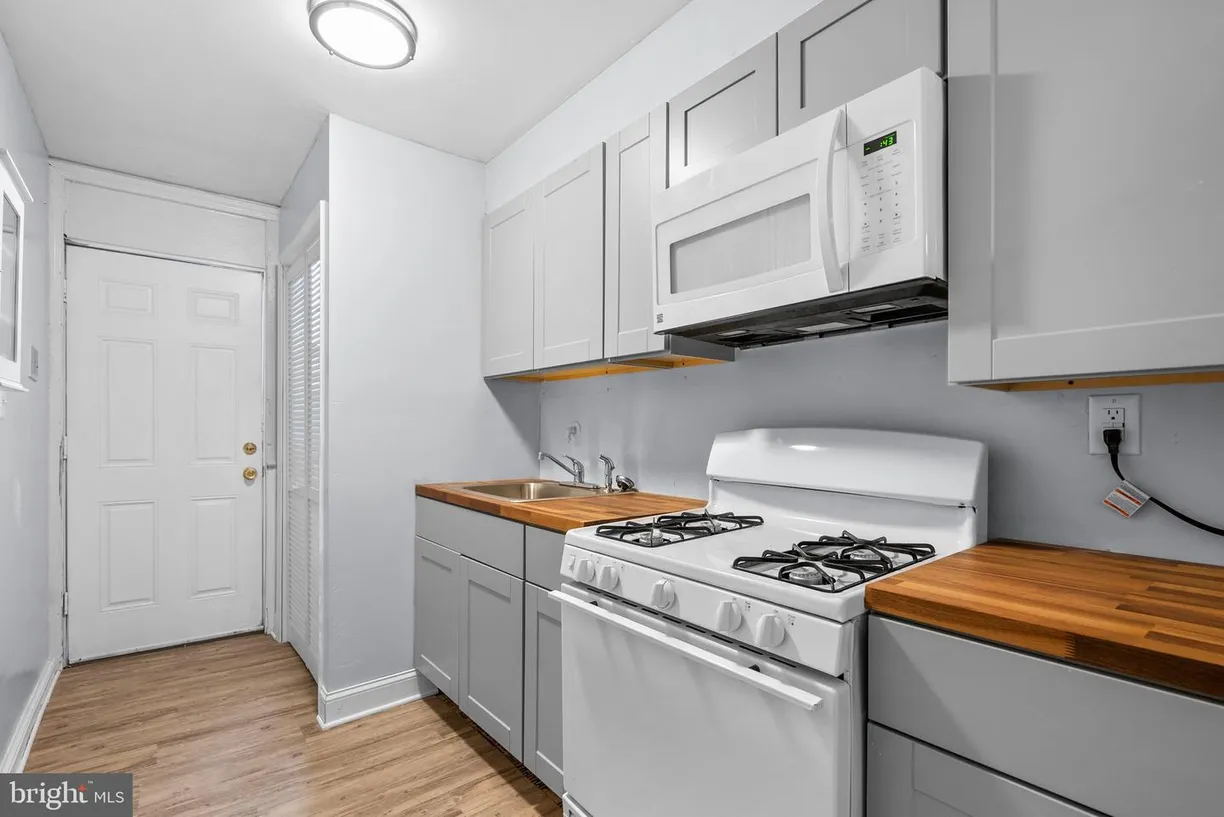 Washington Metro Area Real Estate | View 4118 1st St Se, b | 2 Beds