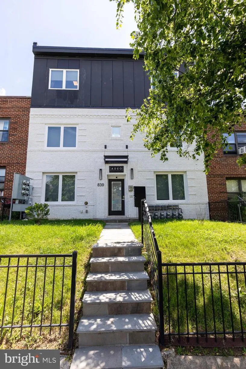 Washington Metro Area Real Estate | View 839 19th St Ne, 3 | 2 Beds