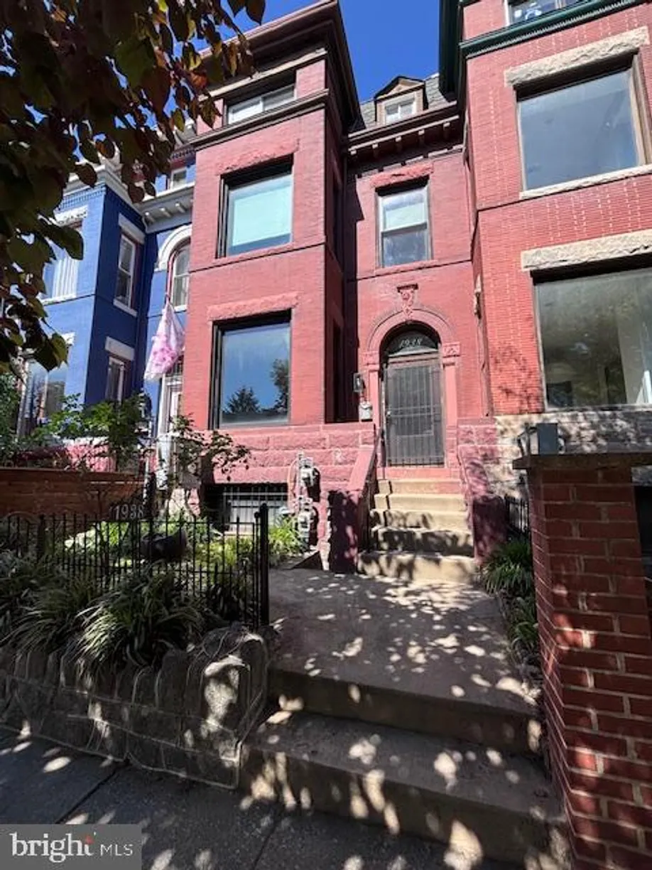 Washington Metro Area Real Estate | View 1938 1st St Nw | 4 Beds