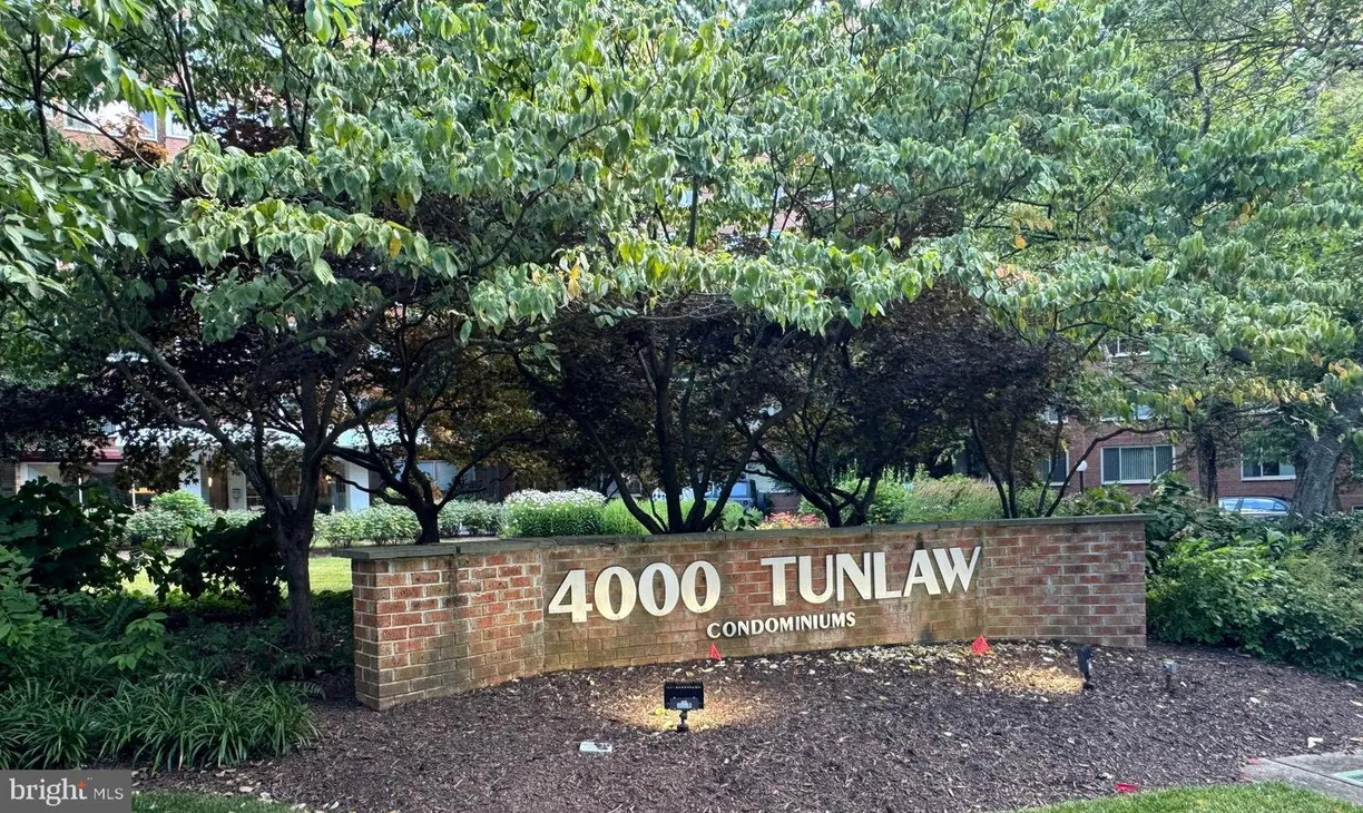 Washington Metro Area Real Estate | View 4000 Tunlaw Rd Nw, 414 | 1 Bed, 1 Bath