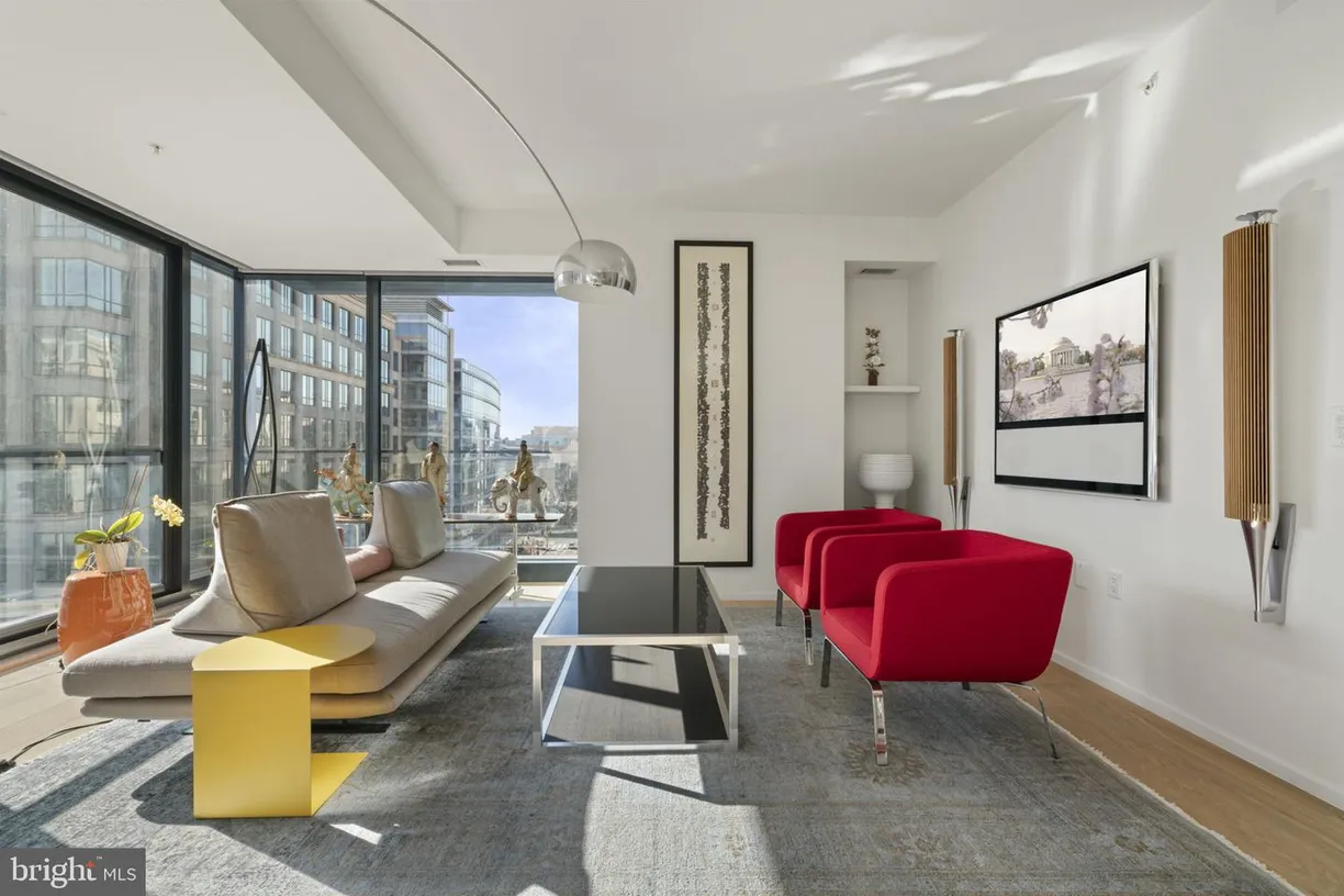 Washington Metro Area Real Estate | View 925 H St Nw, 710 | 2 Beds, 2 Baths