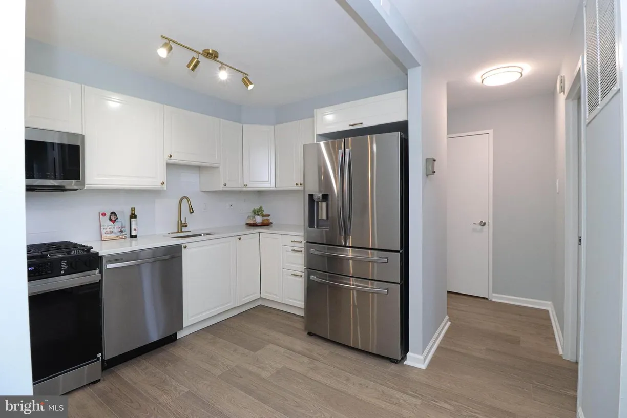 Washington Metro Area Real Estate | View 700 7th St Sw, 206 | Listing