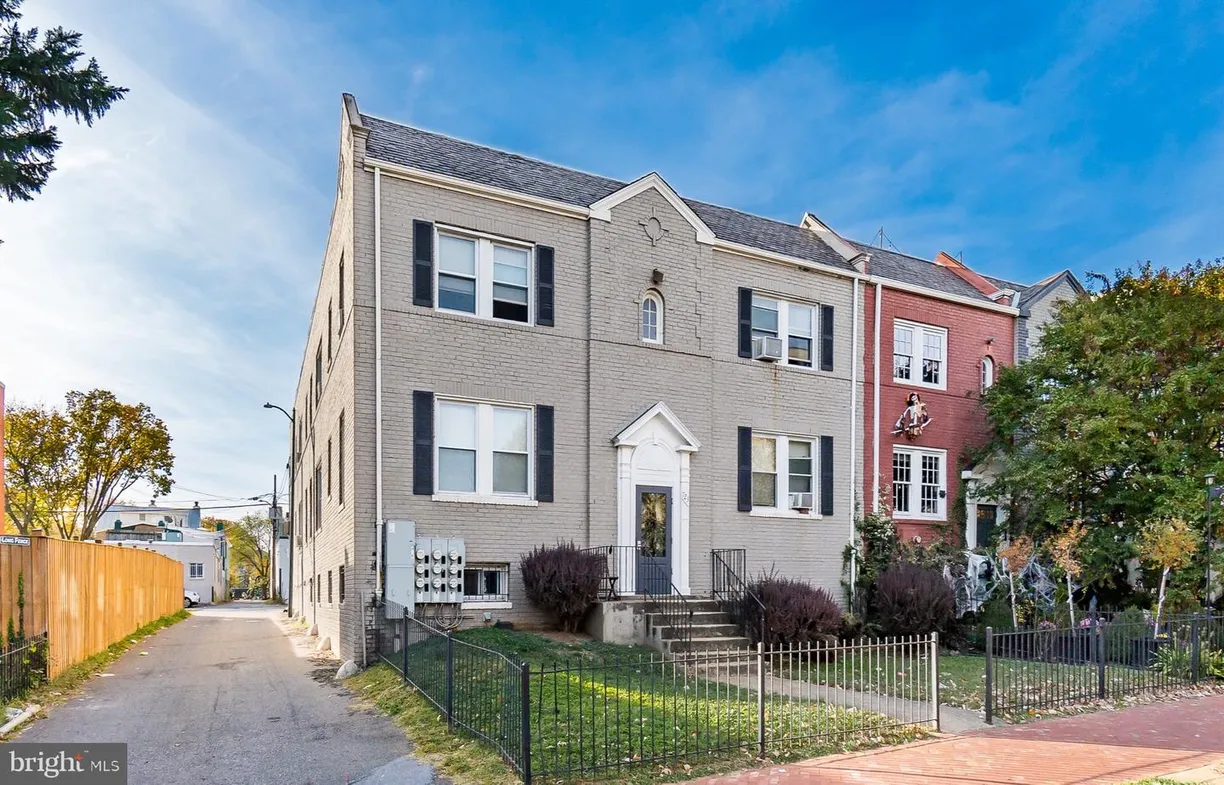 Washington Metro Area Real Estate | View 723 12th St Se, 4 | 1 Bed