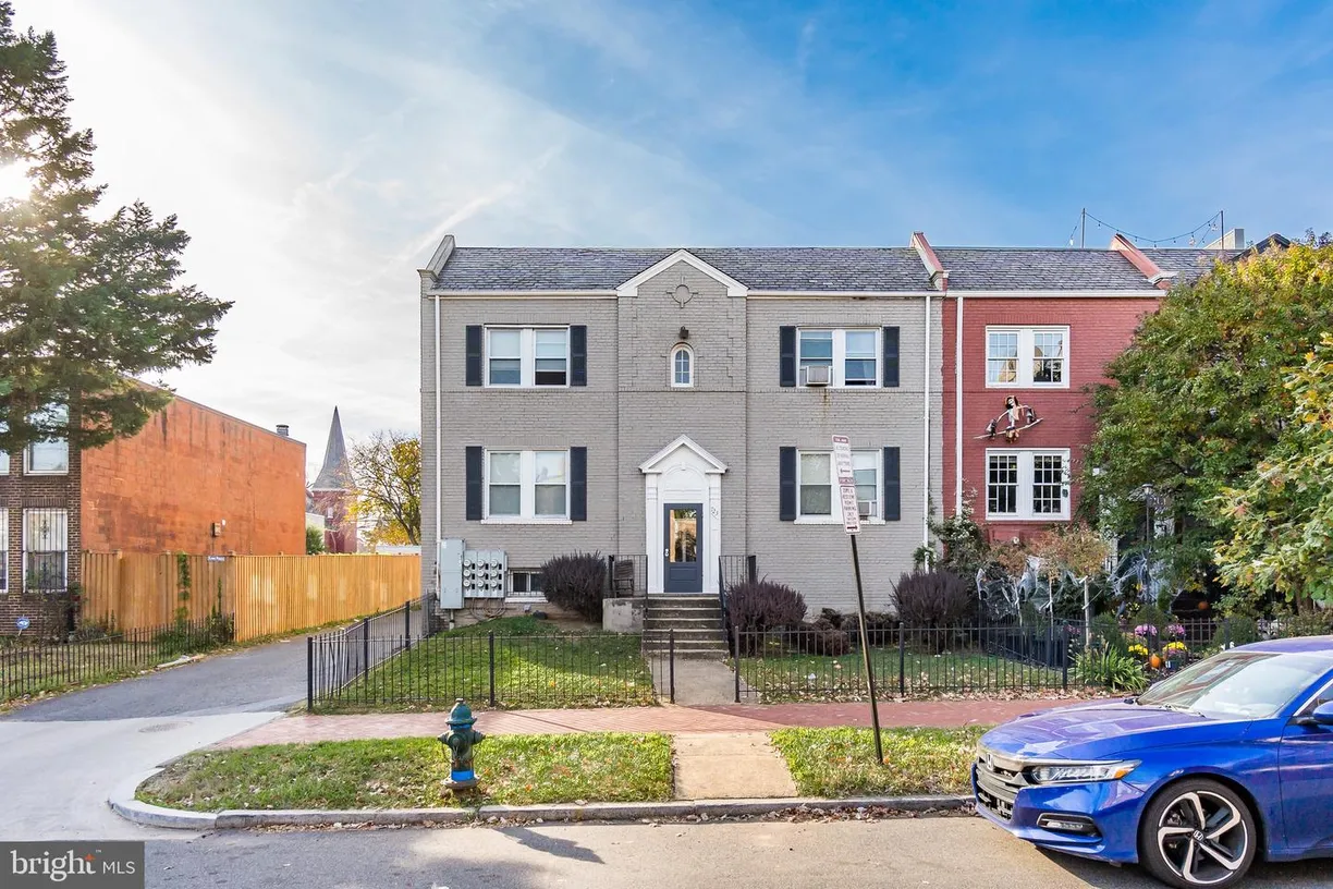 Washington Metro Area Real Estate | View 723 12th St Se, 4 | Listing