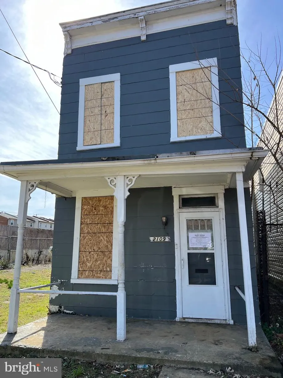 Washington Metro Area Real Estate | View 2109 Fairlawn Ave Se | 3 Beds