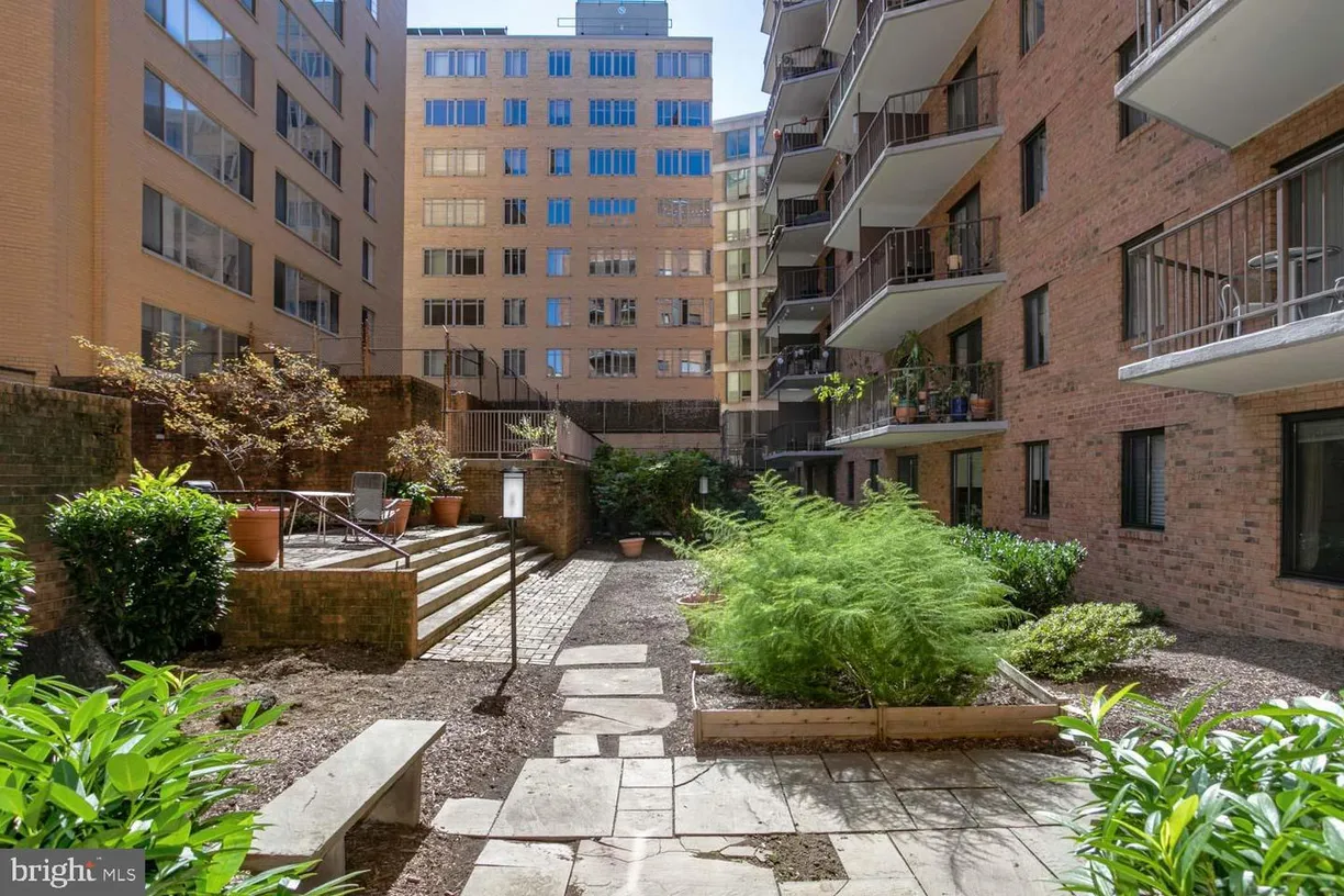 Washington Metro Area Real Estate | View 1718 P St Nw, l18 | 1 Bath