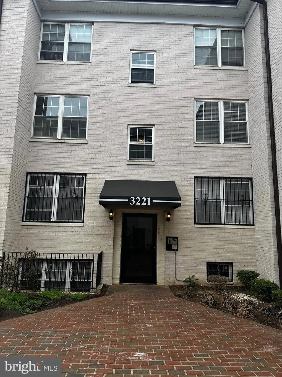 Washington Metro Area Real Estate | View 3221 8th St Se, 6 | 1 Bed