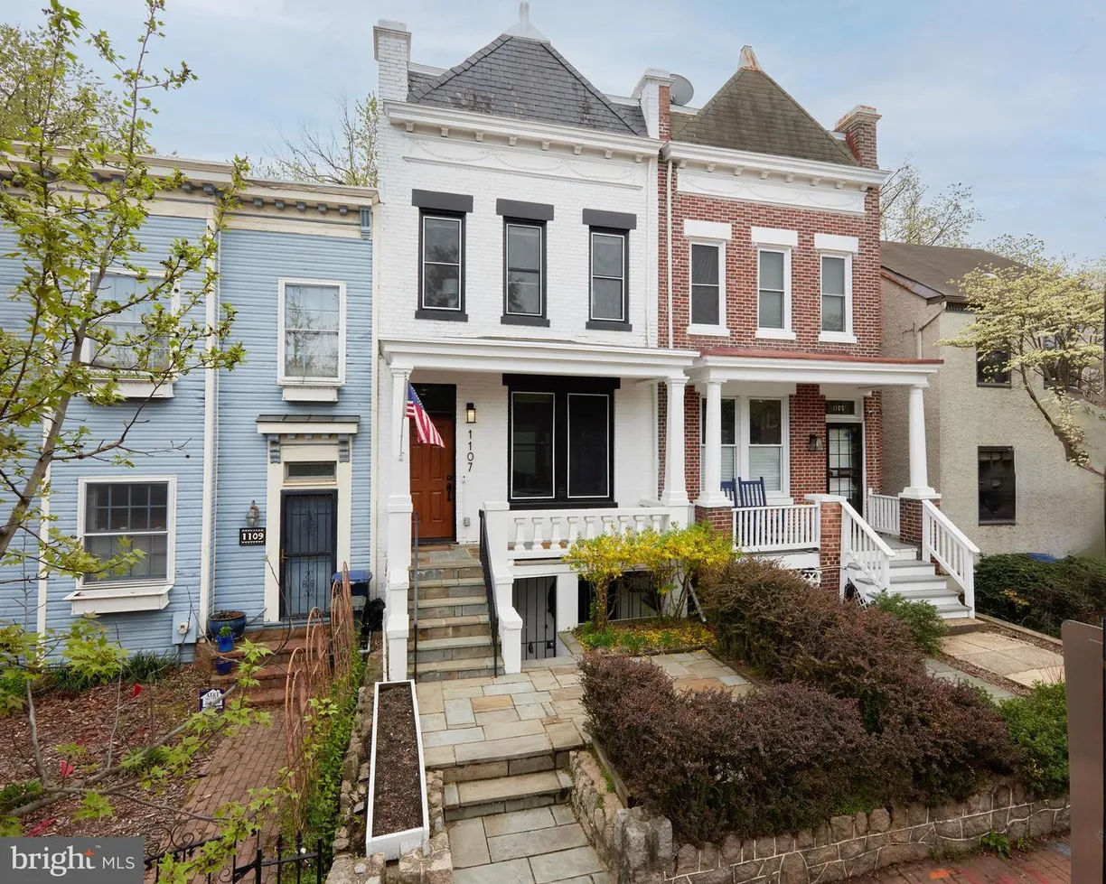 Washington Metro Area Real Estate | View 1107 G St Se | 4 Beds