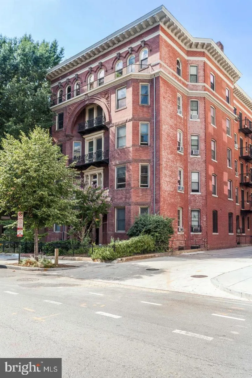 Washington Metro Area Real Estate | View 1419 R St Nw, 33 | 2 Beds, 1 Bath