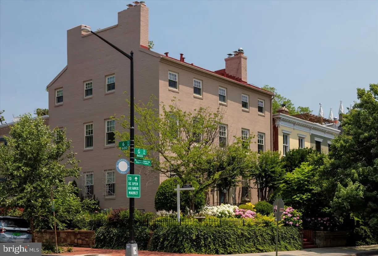 Washington Metro Area Real Estate | View 600 G St Se | 5 Beds, 4 Baths